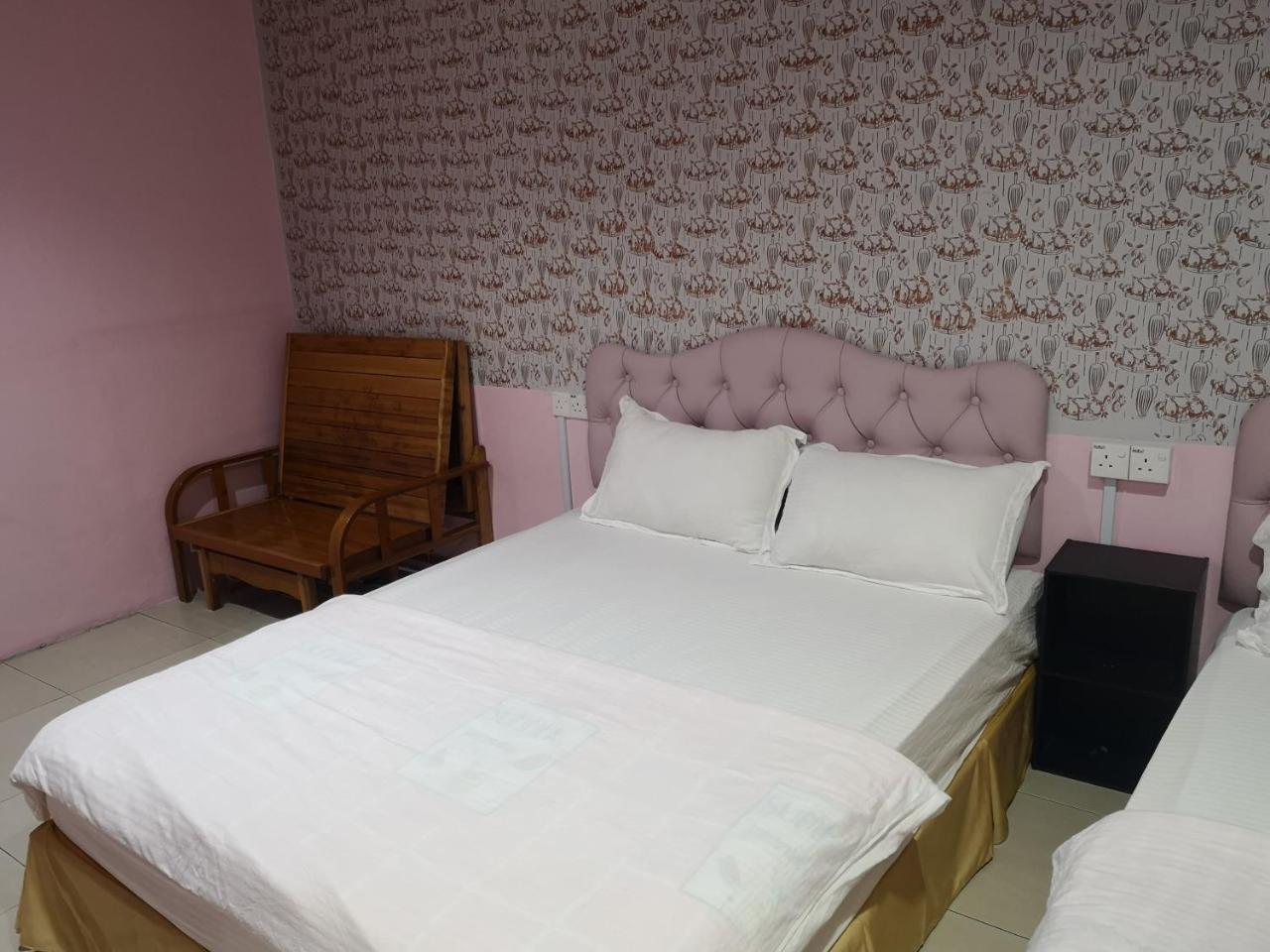 Home Inn Hotel 2*