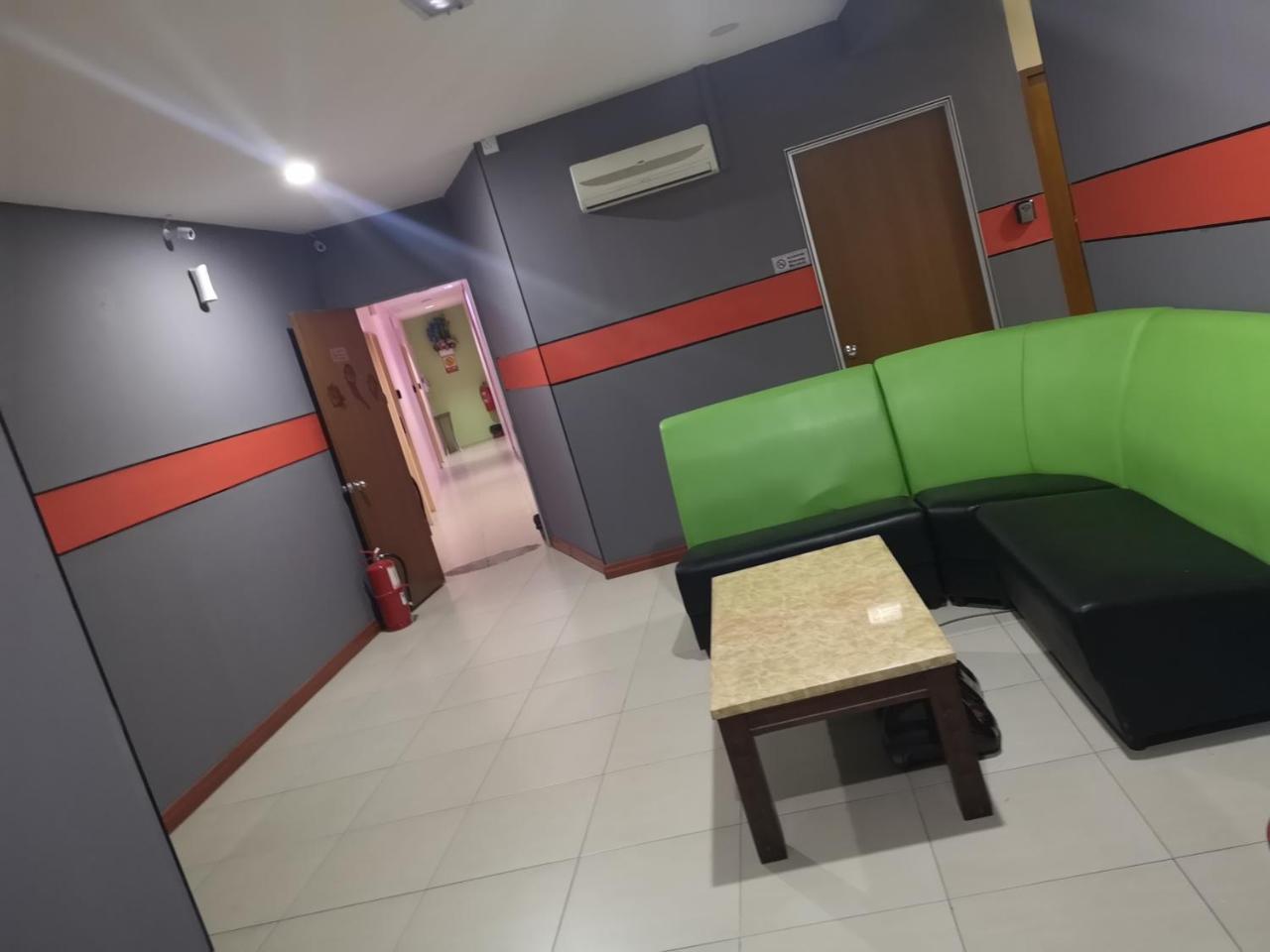 Home Inn Hotel 2*
