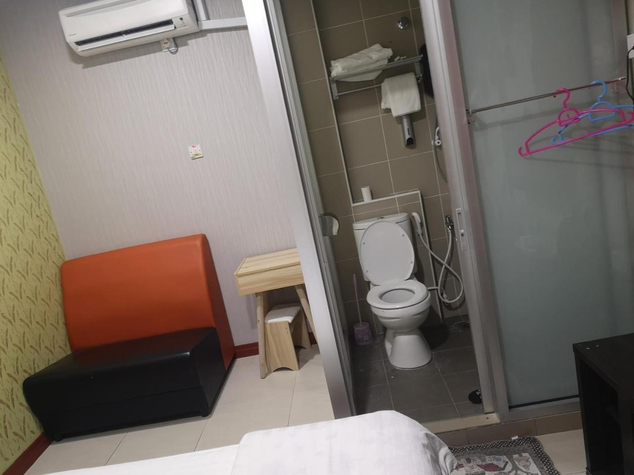 Home Inn Hotel 2*