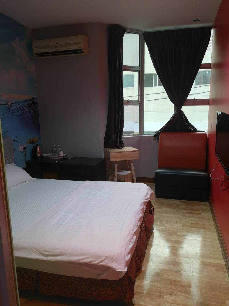 Home Inn Hotel 2*